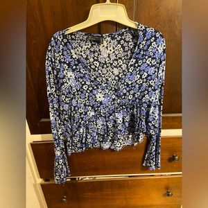 ASOS DESIGN blue floral long sleeve cropped top with ruffle sleeve size 4